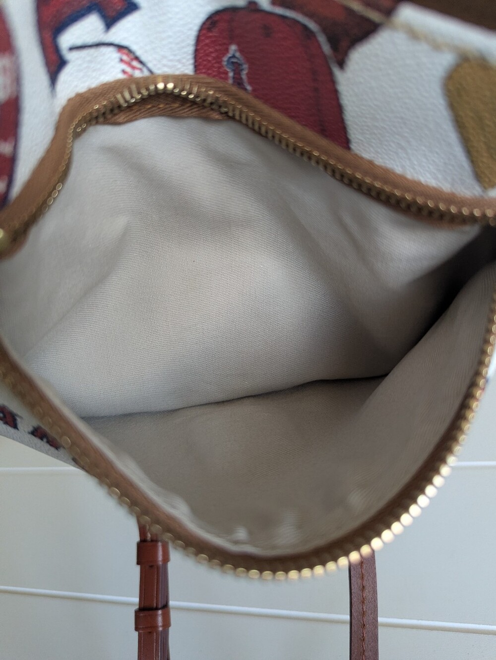 Dooney & Bourke Los Angeles Angels Crossbody Bag in White/Red - Picture 14 of 14
